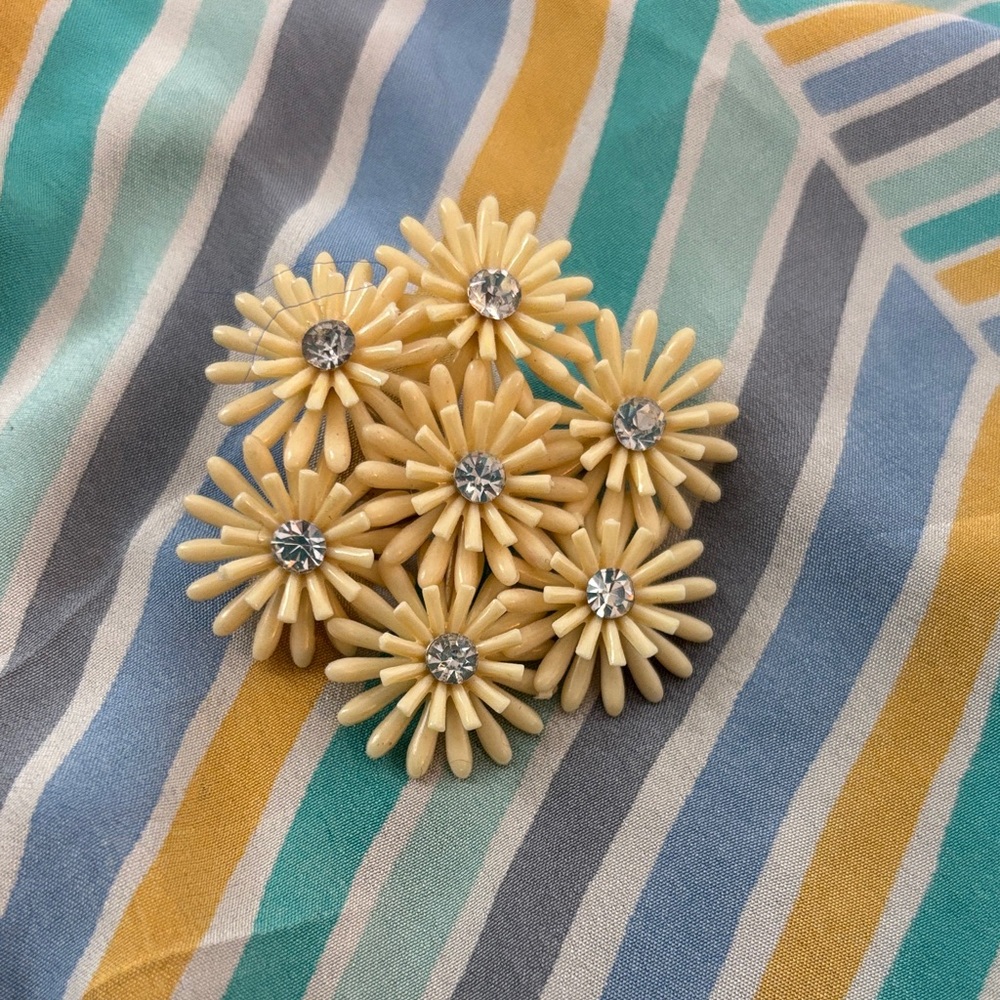 Celluloid?Cream Floral Brooch